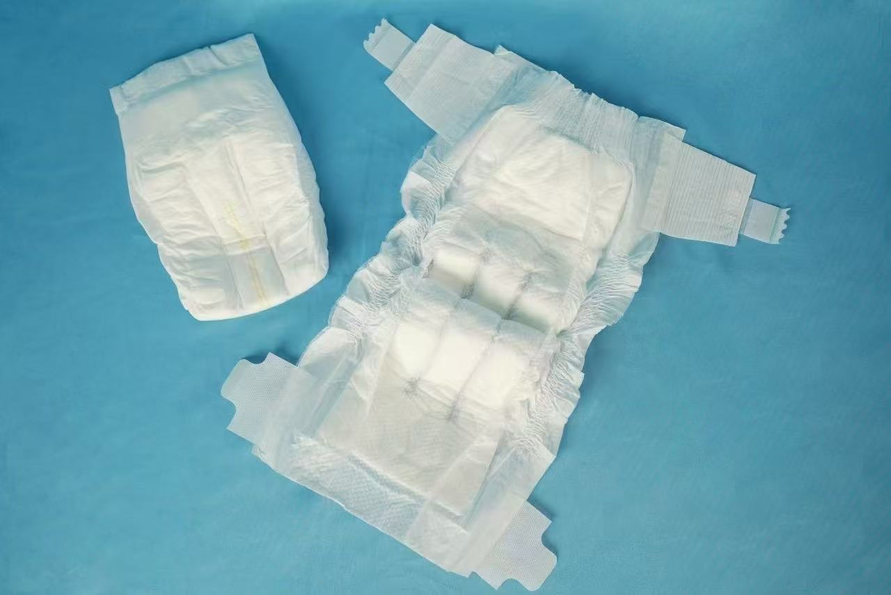Couches en forme de T OEM ODM couches de bébé de bonne qualité personnalisées