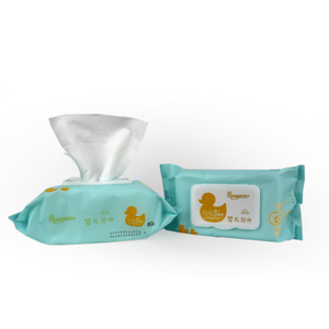 Lingette humide pour bébé certifiée de haute qualité pour enlever la saleté.